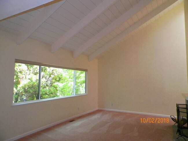 Building Photo - 14 Arrowhead Ln