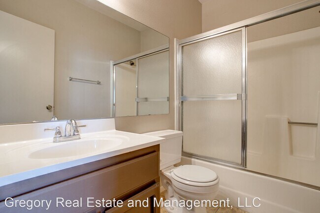 Building Photo - 2 br, 2 bath House - 1352 E. Highland Ave....