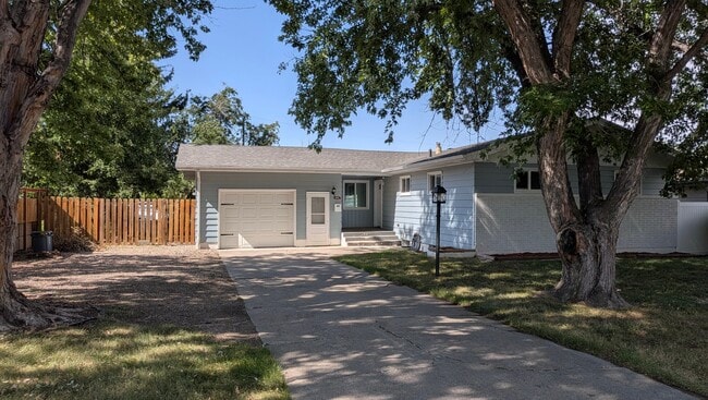 Building Photo - 618 Doris Dr