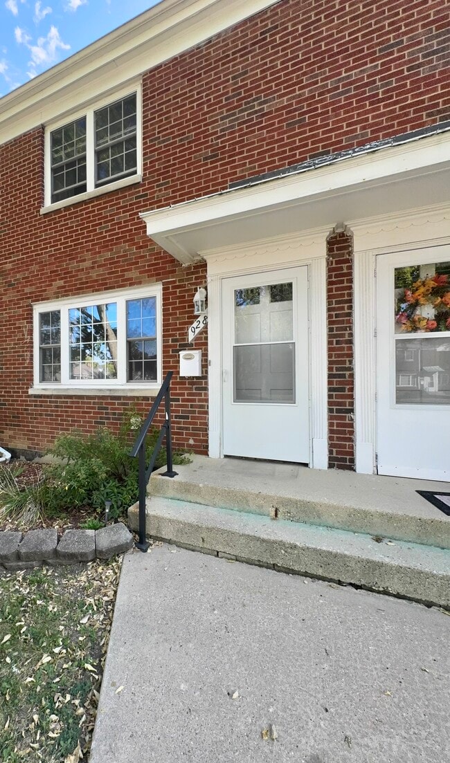 Building Photo - 928 N Prairie Ave