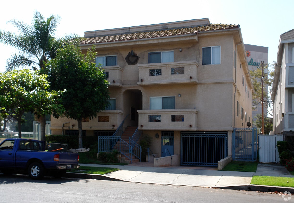 Building Photo - 9814 Glasgow Pl