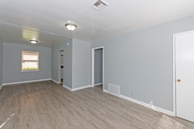 Building Photo - 1024 Grenada Dr