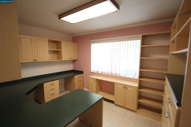 Foto del edificio - 898 Luxury Dr