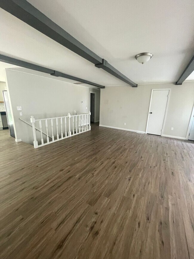 Foto del edificio - Beautiful Home with Fireplace!