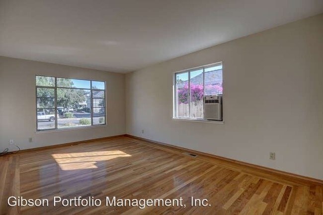 Building Photo - 544-548 E McKinley Ave