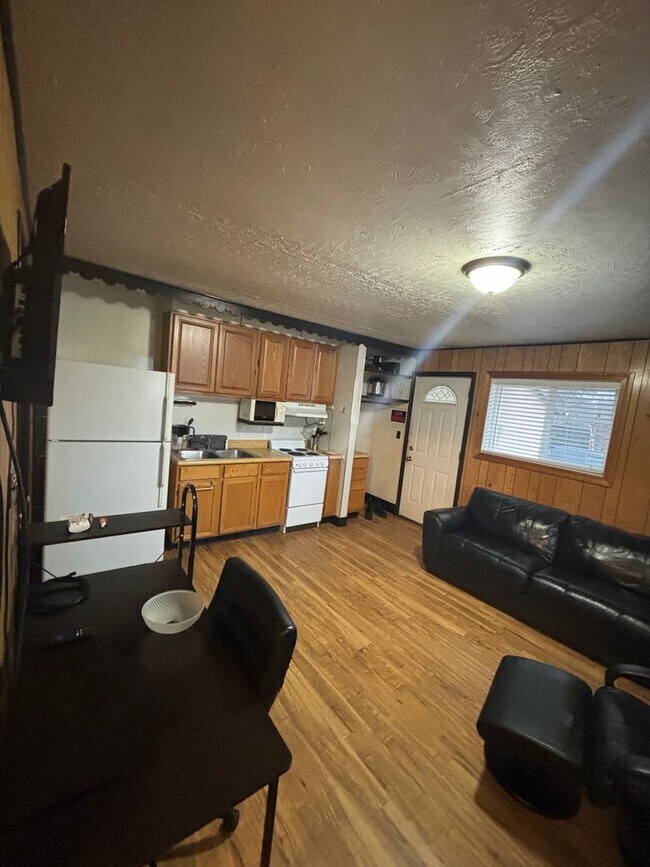 Foto del edificio - All utilities included 1 bedroom furnished unit / Located in North Pole AK / No pets