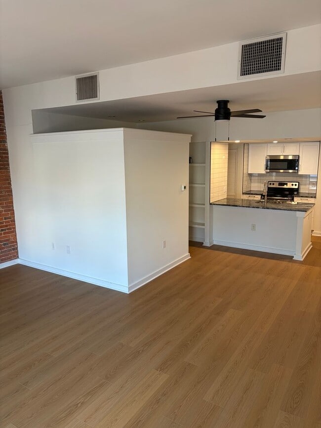 Building Photo - Welcome to Urban Elegance in the Heart of Historic Old City, Philadelphia