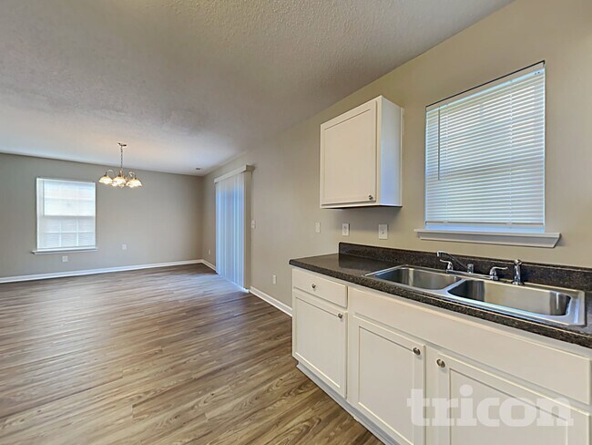 Building Photo - 136 Katrina Ct