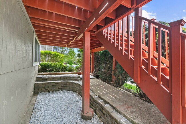 Building Photo - 126 Kara Dr