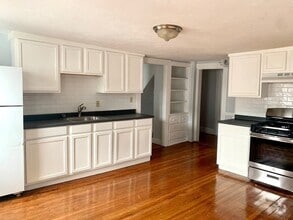Building Photo - 136 Wrentham St