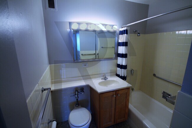 Foto del edificio - 5649 N Sheridan Rd