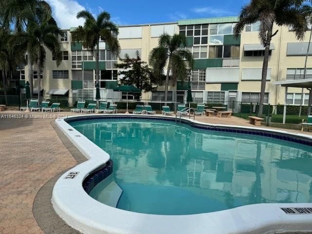 Foto del edificio - 1333 E Hallandale Beach Blvd