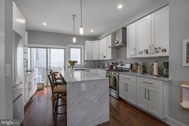 Building Photo - 1259 S 19th St
