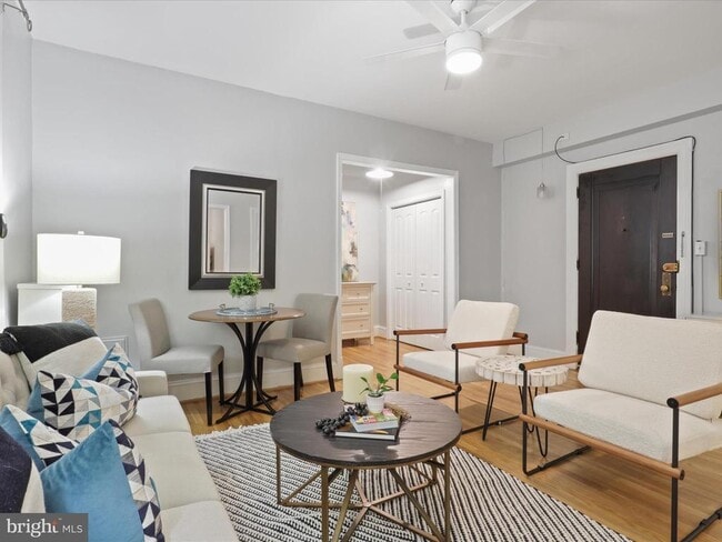 Foto del edificio - 2707 Adams Mill Rd NW