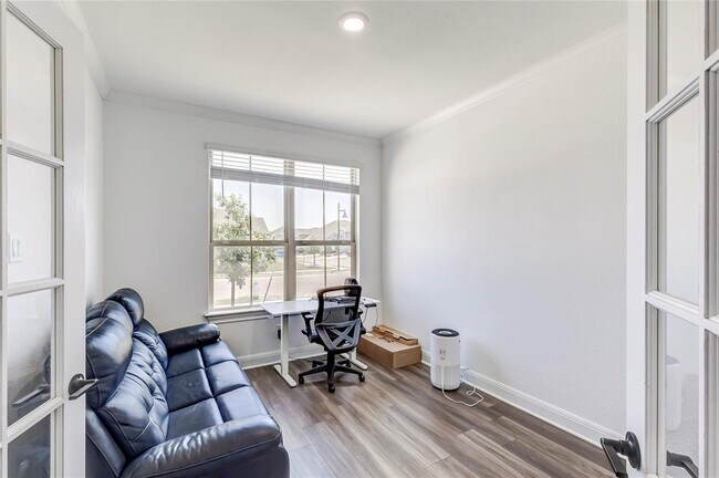 Building Photo - 533 Pickrell Lp