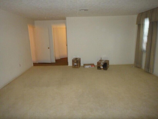 Building Photo - 5702 Pinewilde Dr