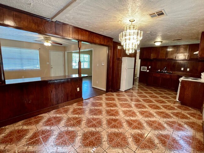 Foto del edificio - Three bedroom two bath close to the Northe...