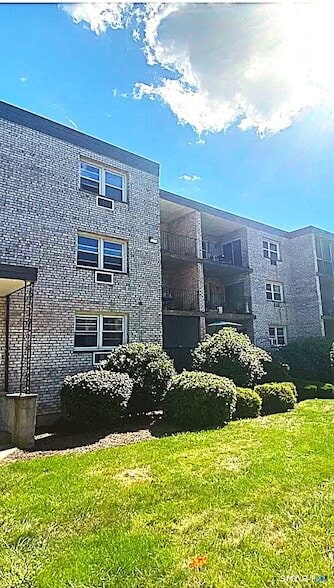 Building Photo - 308 Meadowside Rd