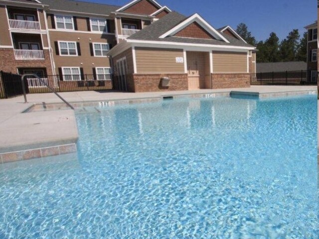 Piscina - Astoria Apartments