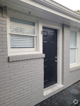 Building Photo - 4414 Woodside St
