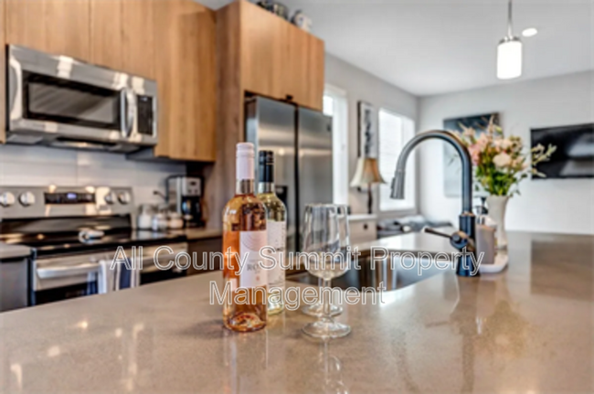 Building Photo - 1571 King St