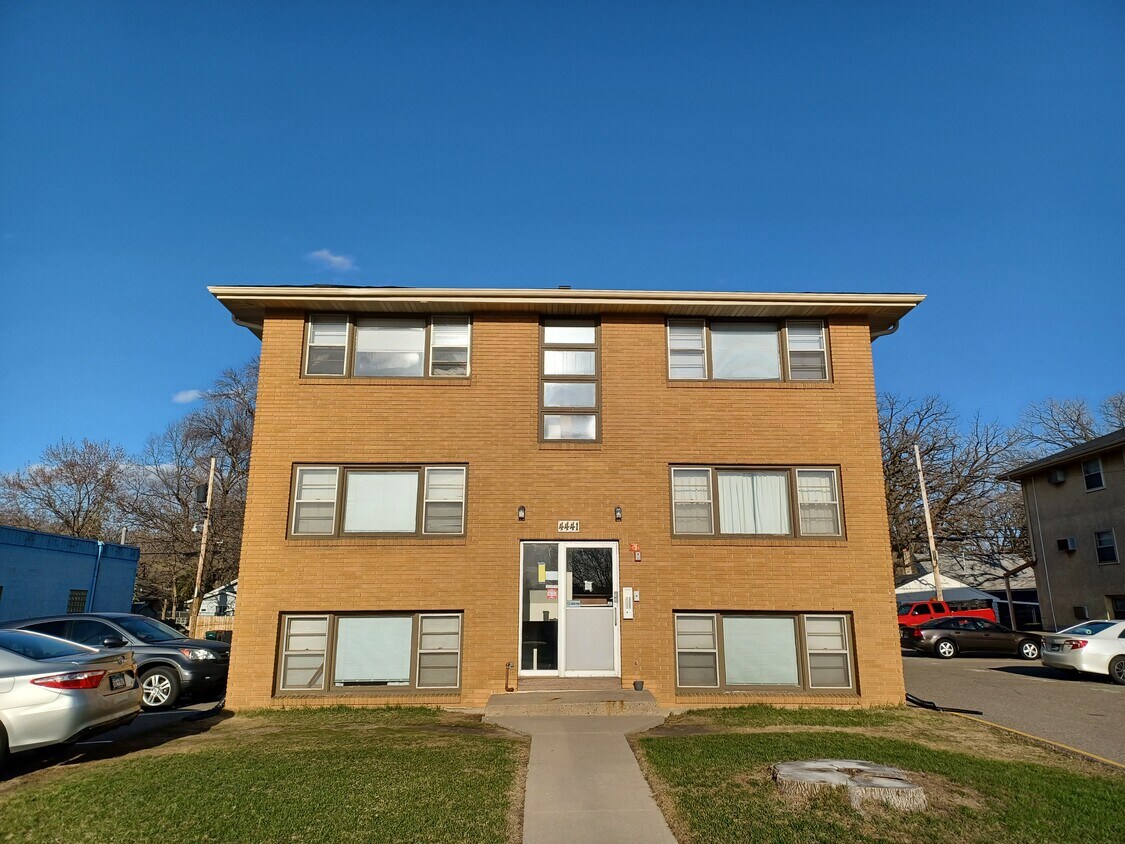 Primary Photo - 5121 University Ave NE