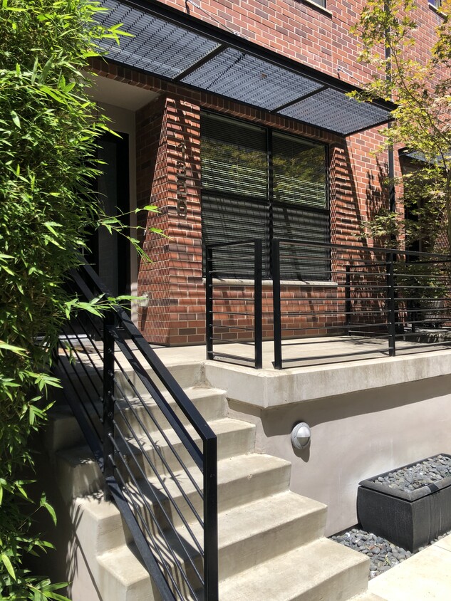Primary Photo - 1326 E Sutter Walk