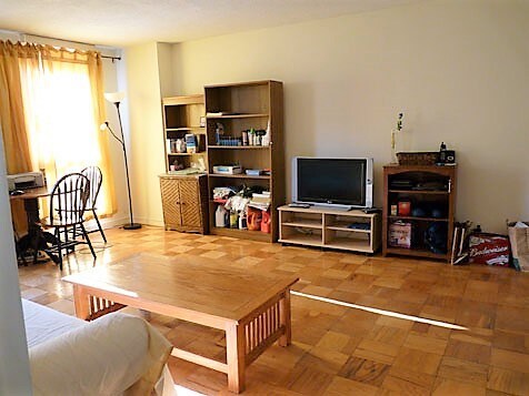 Primary Photo - 77 Pond Ave