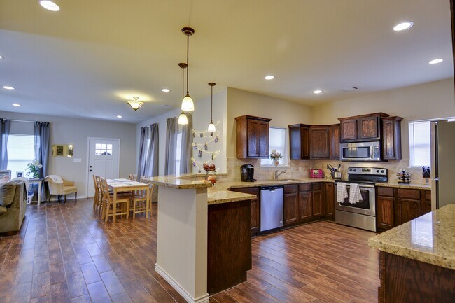 Building Photo - 601 Highlands St