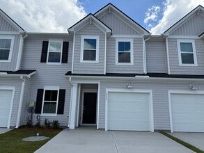 Building Photo - 1033 Arborwood Ln SW
