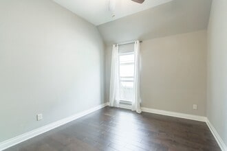 Building Photo - 13803 Royal Ridge Dr