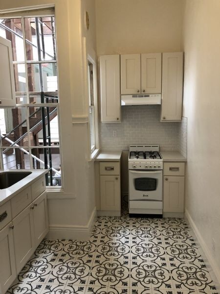 Building Photo - Beautiful Jr 1 Bedroom Apartment!