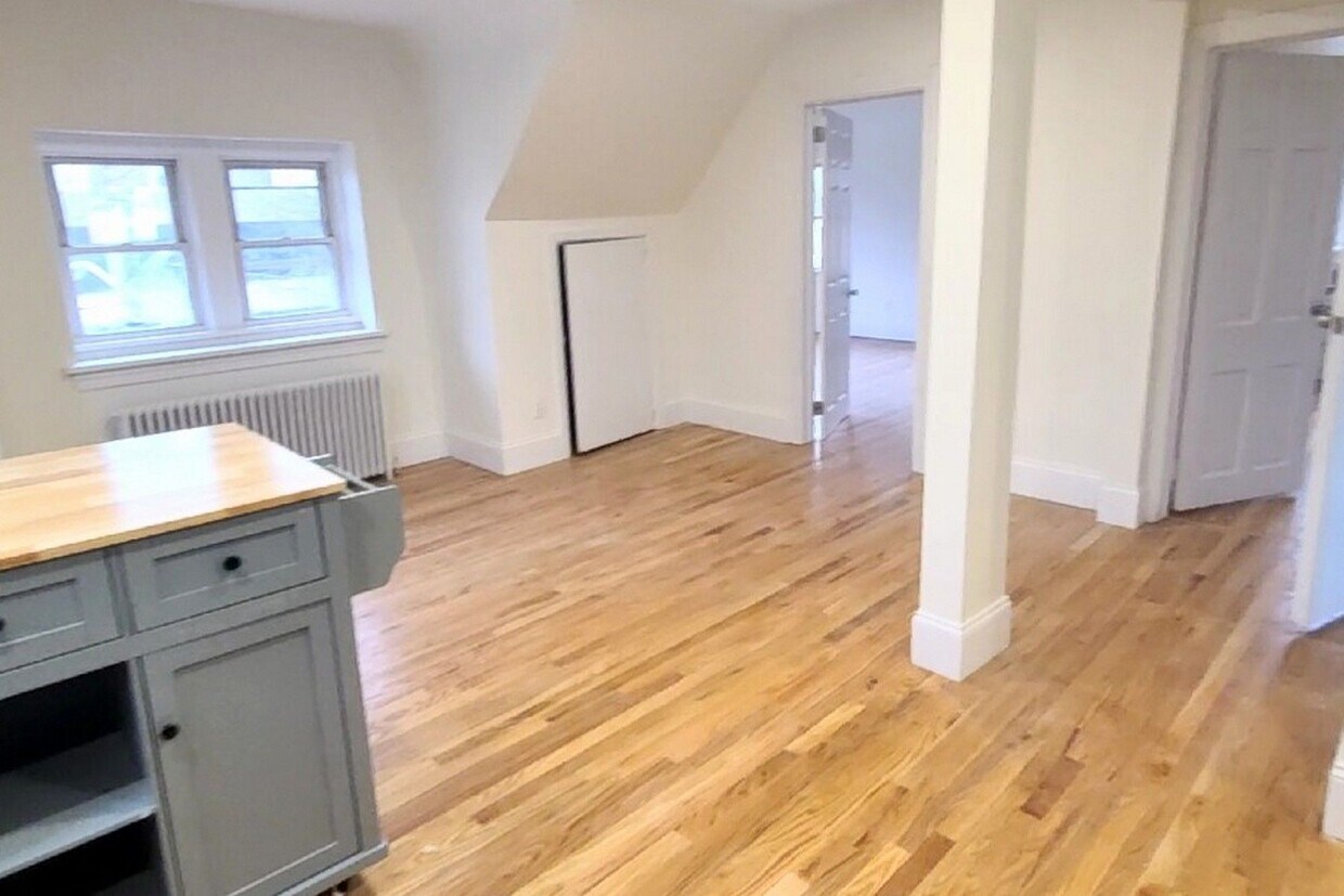 Primary Photo - 35 Pangborn Pl