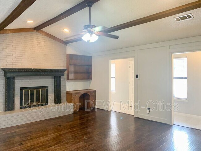 Building Photo - 505 E Scotland Dr