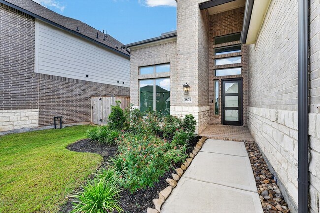 Foto del edificio - 2803 Sweet Honey Ln