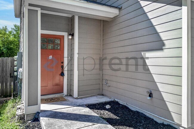 Building Photo - Unit 101