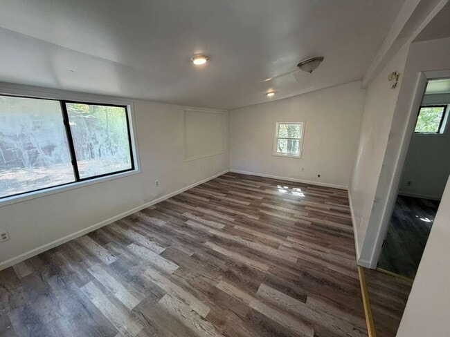 Building Photo - 208 Utica St