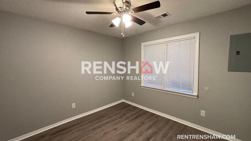 Photo - 893 Pearce St