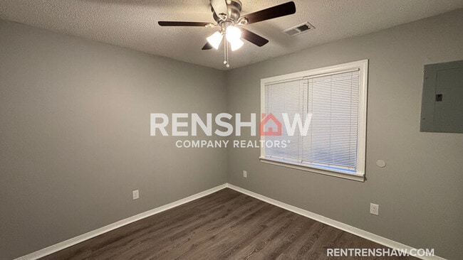 Photo - 893 Pearce St House