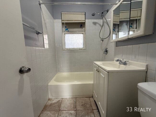 Building Photo - 2751 N Lavergne Ave