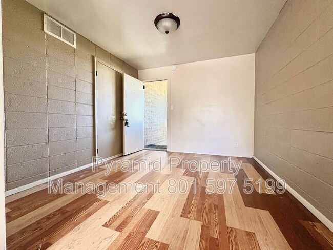 Foto del edificio - 805 S Cheyenne St