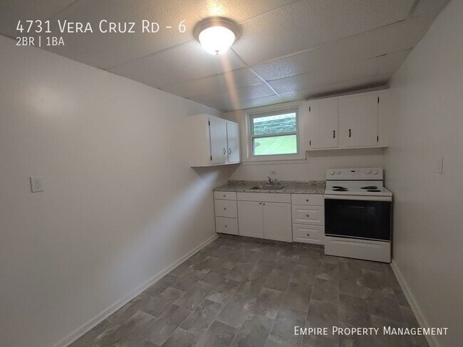 Building Photo - 1st Floor: 2 Bedroom/1 Bathroom Apartment ...