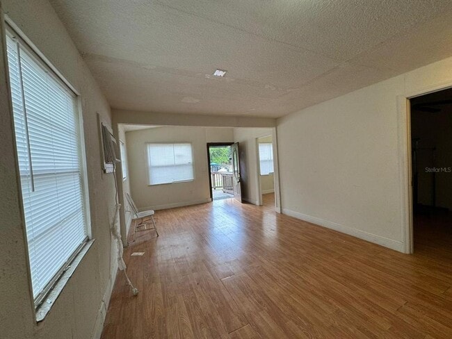 Building Photo - 140 E 12th St