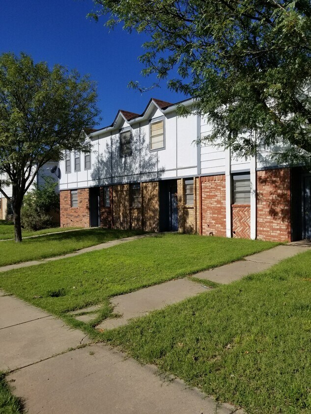 Primary Photo - 4356 S Austin St
