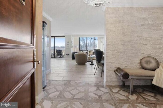 Foto del edificio - 5225 Pooks Hill Rd