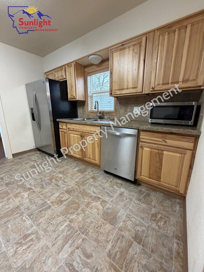 Building Photo - 2 Bed / 1 Bath Home Near Hospital, Airport & Downtown Billings