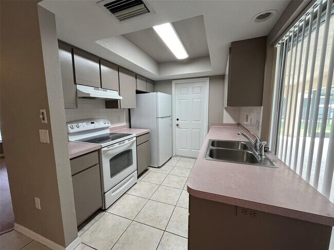 Foto del edificio - 18171 Edgewater Dr