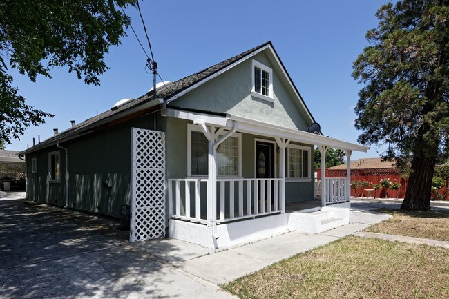 Building Photo - 195 Sanchez Dr