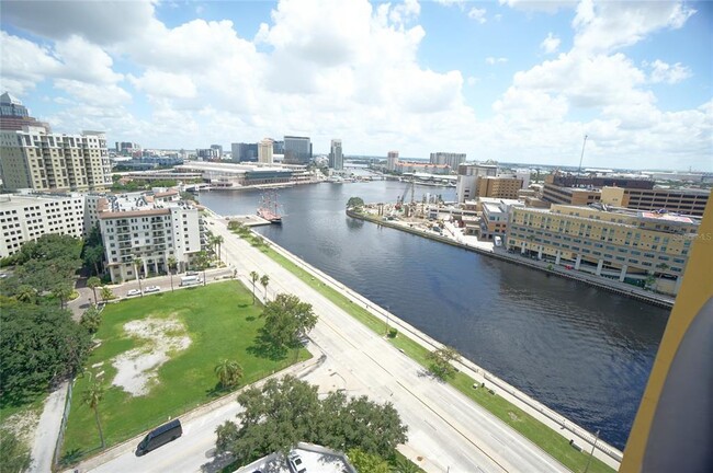 Foto del edificio - 345 Bayshore Blvd