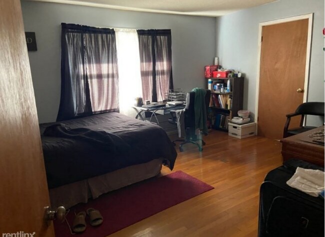 Foto del edificio - 410 W Hillsboro St